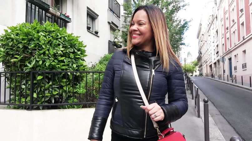 [JacquieetMichelTV] Camila (36 years old, saleswoman in Nantes! / 07.22.2021)