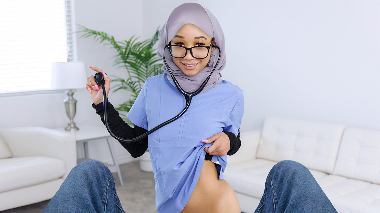 [HijabHookup] Alicia Reign (Dr. Dick Fixer / 12.26.2021)