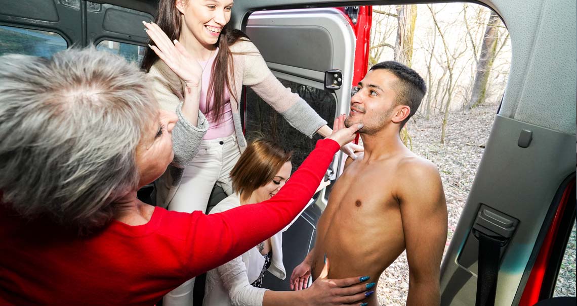 [MatureVan] Nela Decker, Bianca M, Bambi S (Daughters want some fun for mom / 03.18.2022)