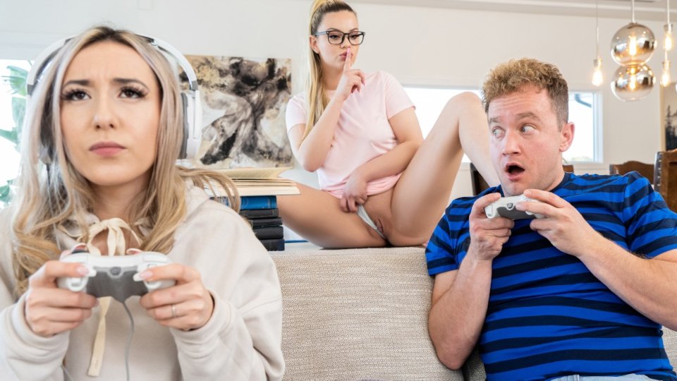 [TeensLoveHugeCocks] Heather Honey (Hot Nerd Cucks Gamer Girlfriend / 02.04.2023)