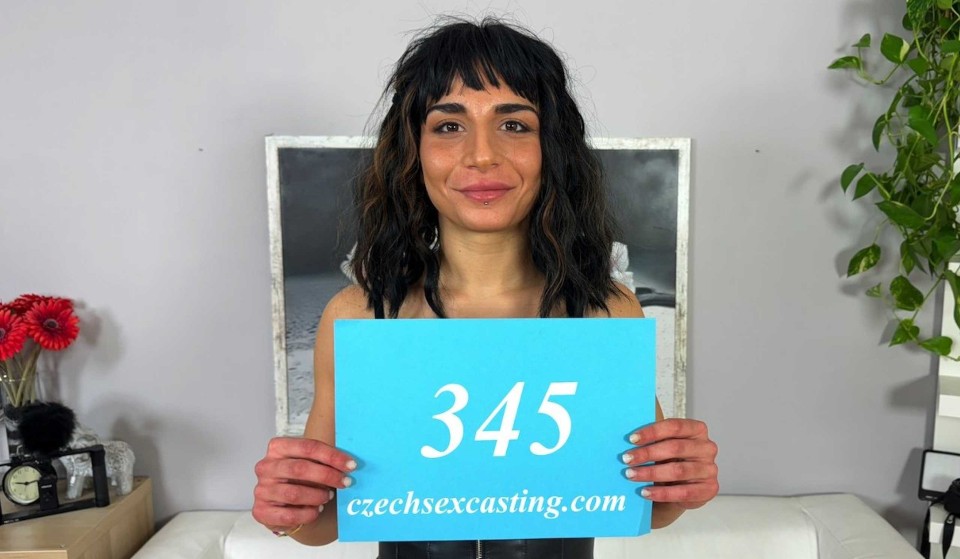 [CzechSexCasting] Lola (Sexy Italian babe wants some work / 03.02.2024)
